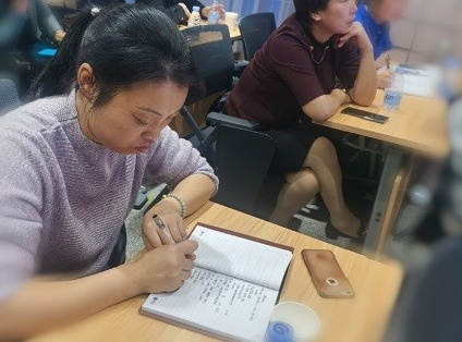 附件4：客户在认真的学习.jpg