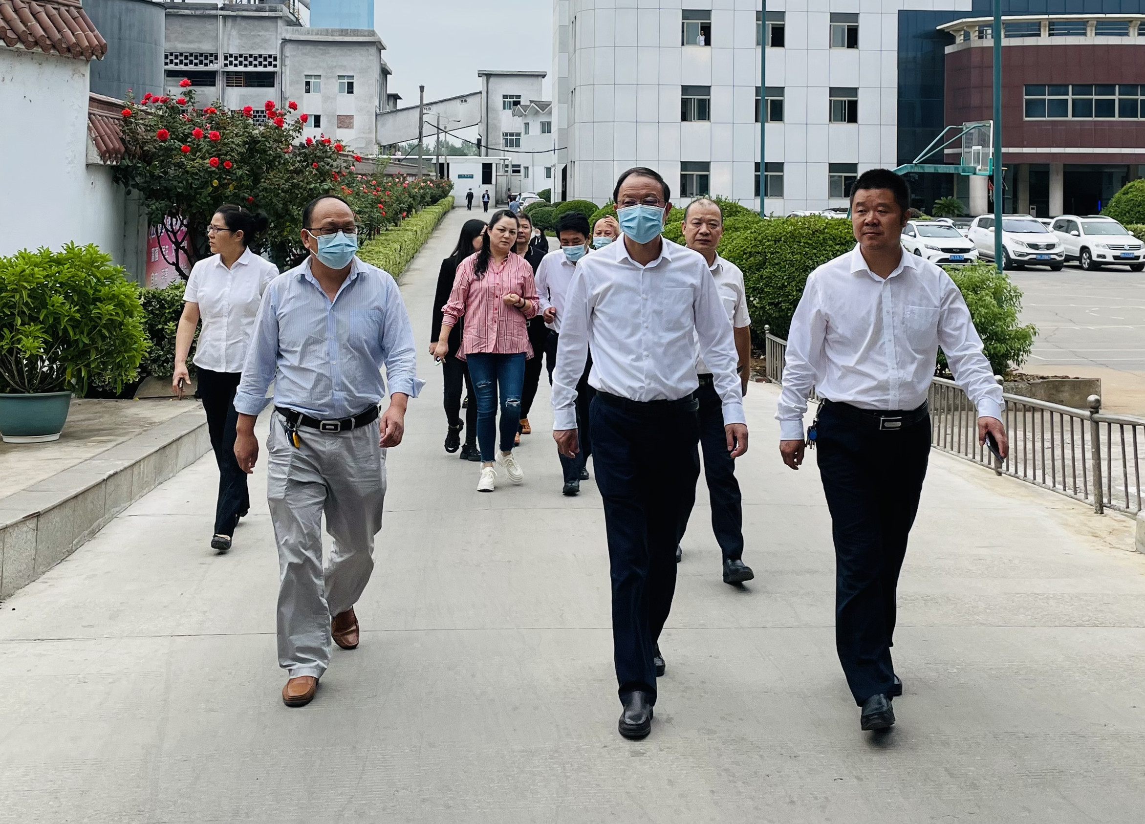 陈刚一行到加拿大pc28预测红十字协会办公地点参观.jpg